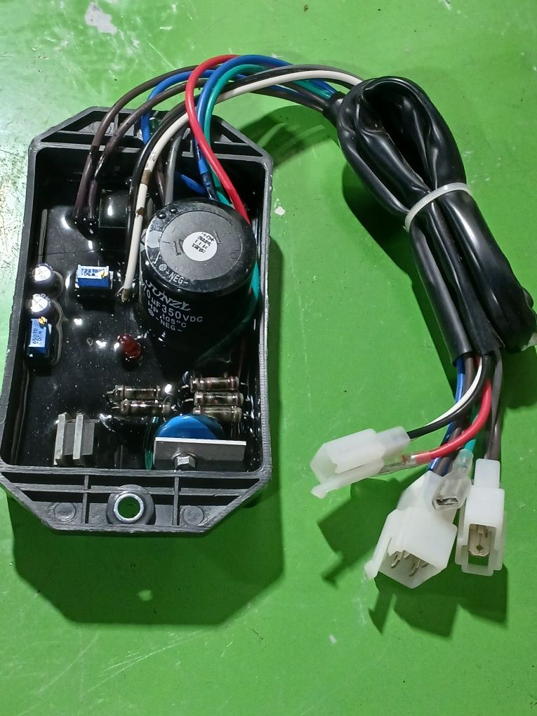 Regulator napiecia AVR