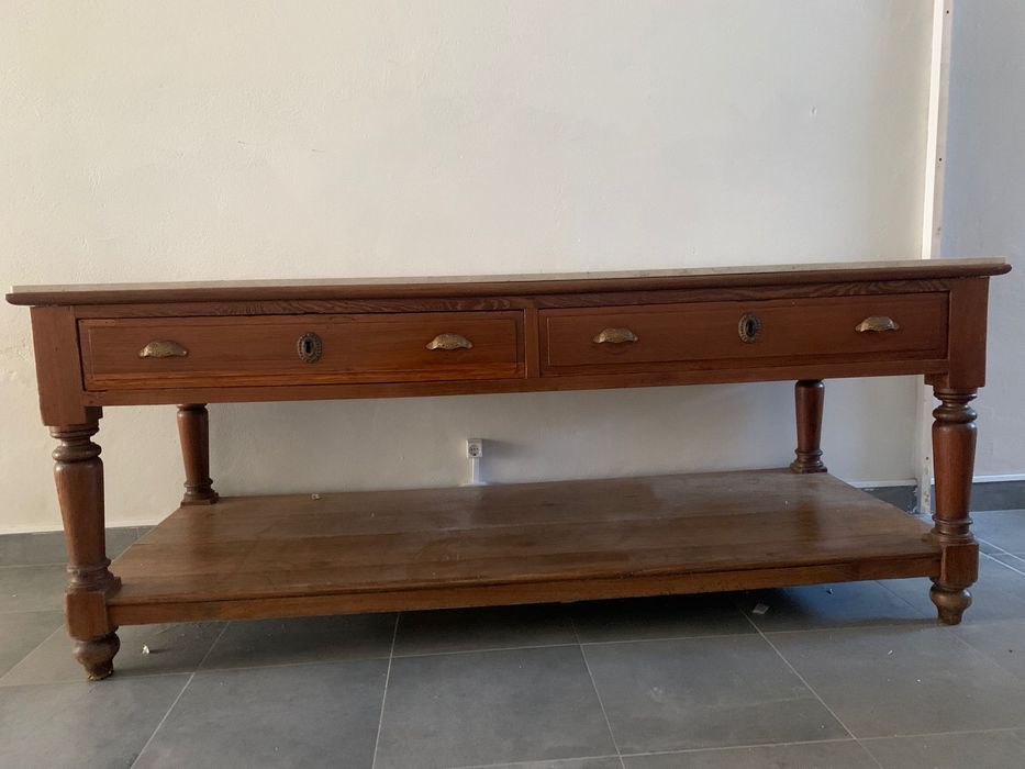 Mesa alfaiate com pedra molianos