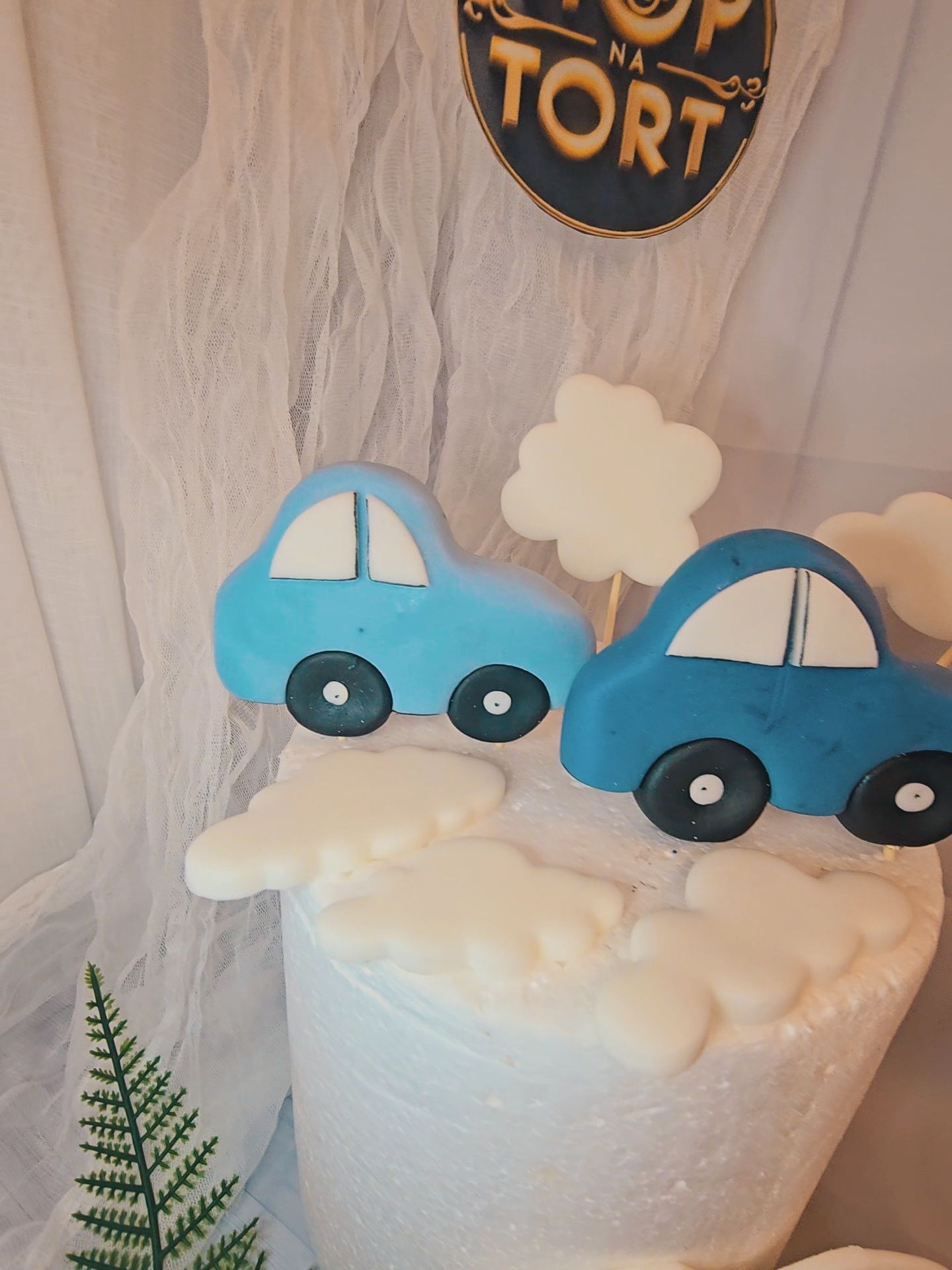 Autka na tort samochód auto z masy cukrowej na roczek