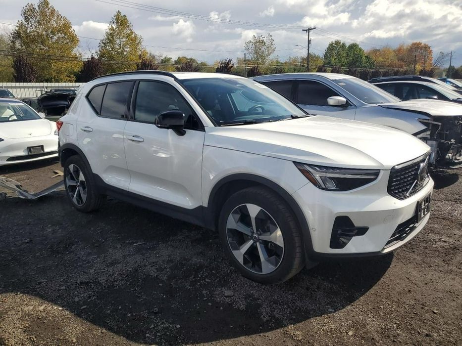 Volvo XC 40 Auta z USA - Zapytaj o więcej ofert!