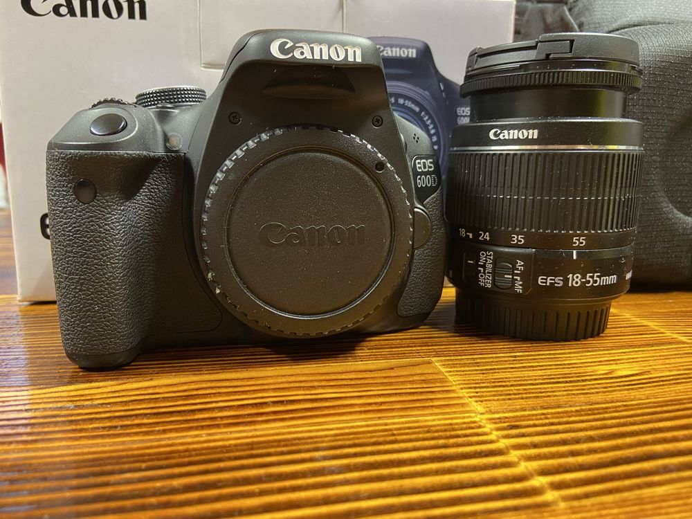 Фотоапарат Canon 600D стан нового !