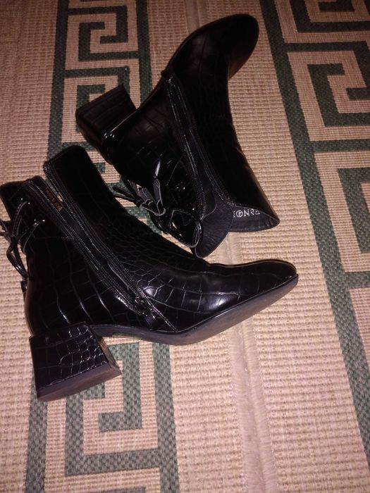 Botas tamanho 35 pretas