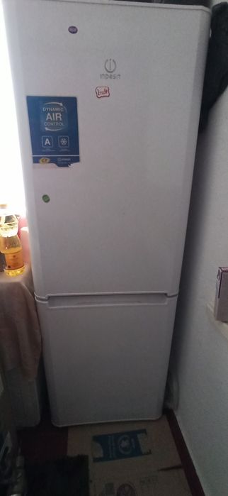 Холодильник indezit