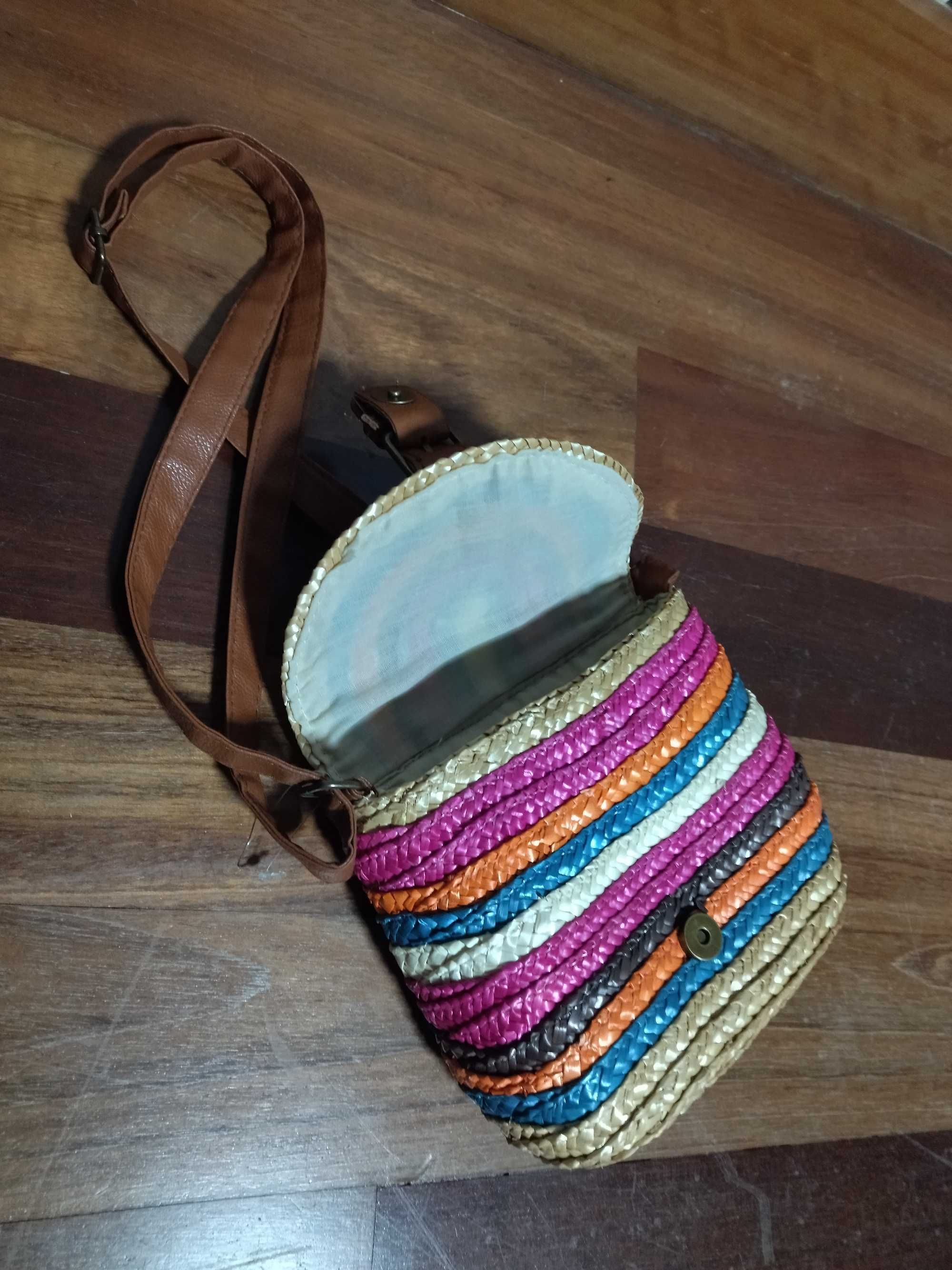 Bolsa de tiracolo em palhinha