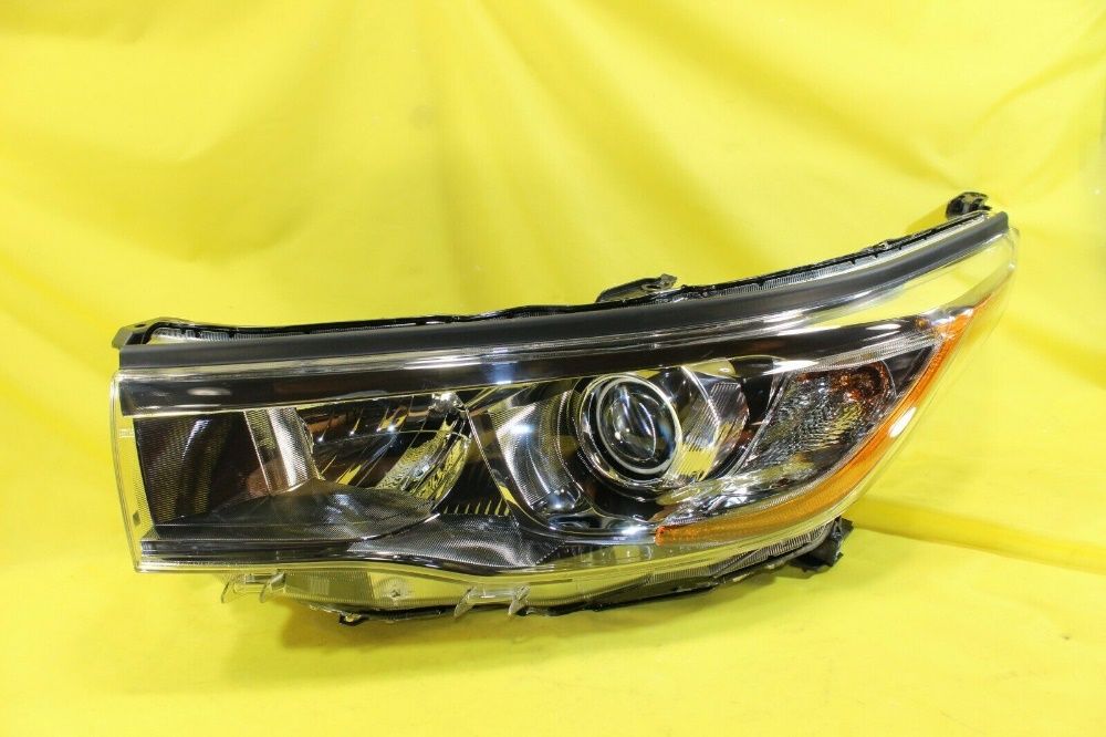 Toyota Highlander 2014 205 2016 левая и правая фара оригинал.