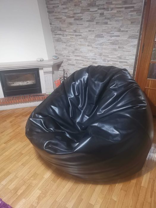 Puff enorme (1,50m por 1,40m) em napa preta