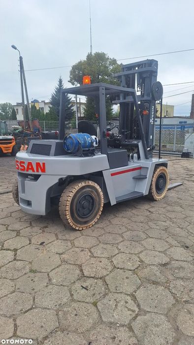 Nissan H50 U  Nissan H50 U Wózek widłowy Nissan h50, triplex , Udt, gaz, 5 ton