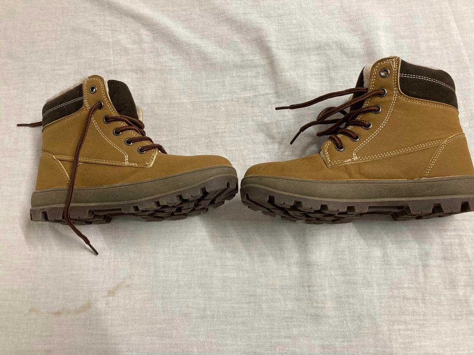 buty dziecięce ocieplane z kożuszkiem miodowe rozm. 32