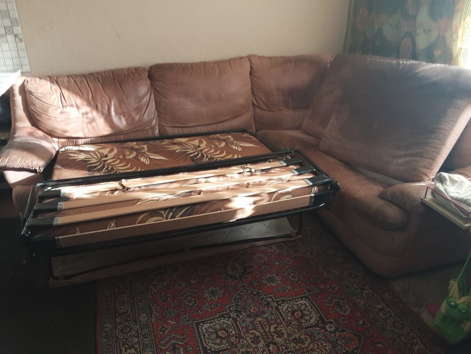 Продам кутовий диван.