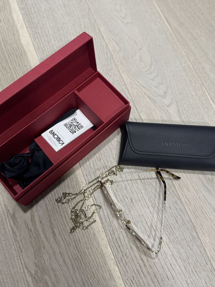 Сонцезахисні окуляри Valentino