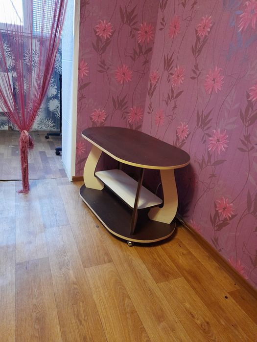 Столик под технику