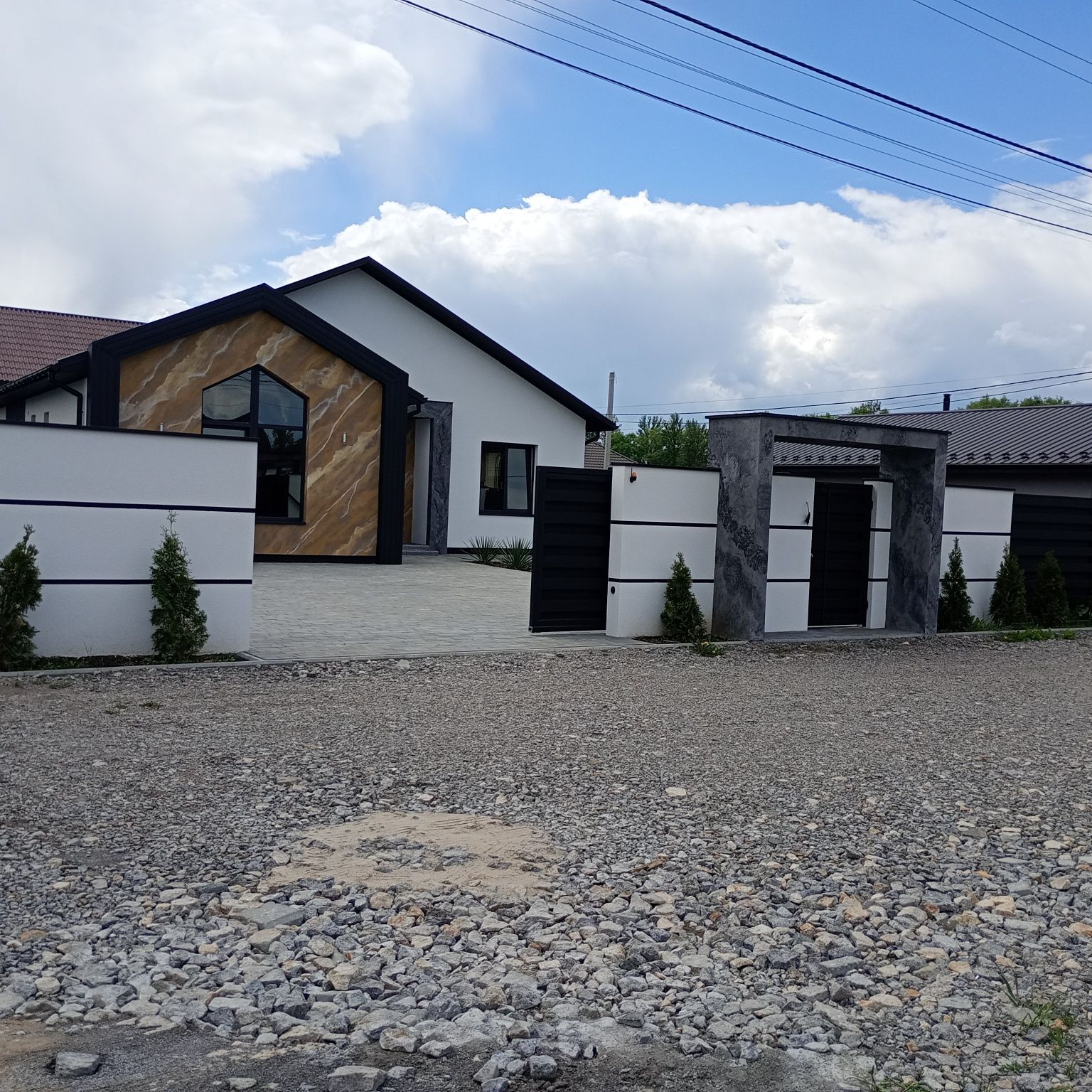 Продаж чудового будинку у передмісті Вінниці