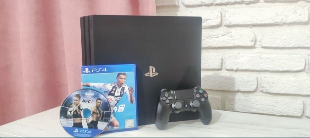 Продам Sony PlayStation 4 PRO.  1 TB  як Нова