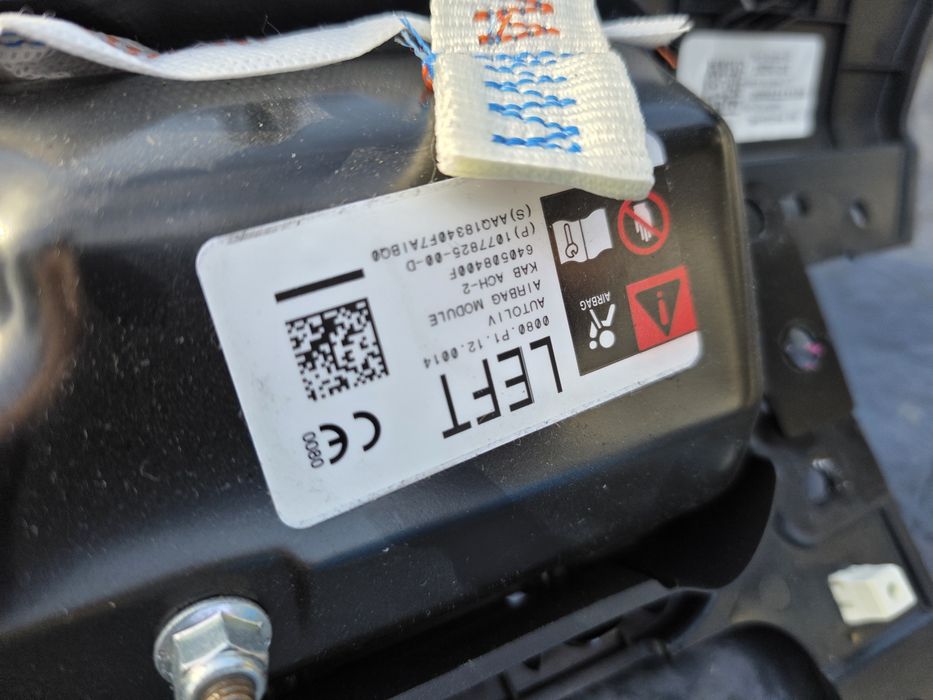 Подушки ніг , колін , водія tesla model 3