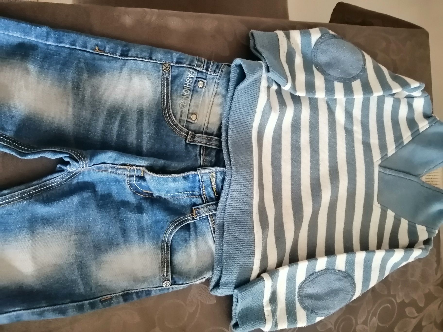 Conjunto calças e camisola