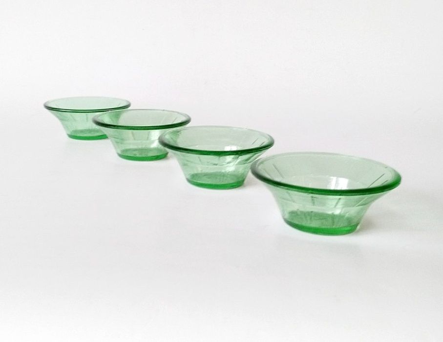 Miseczki zielone szkło prasowane Zestaw 4 sztuki szklane