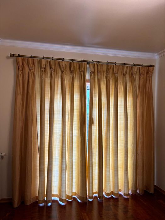 Conjunto cortinado e almofadas