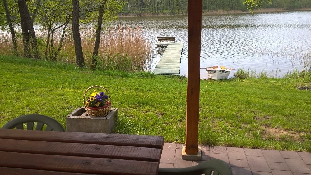 Wczasy u Kasi! Domek nad jeziorem z własnym pomostem.
