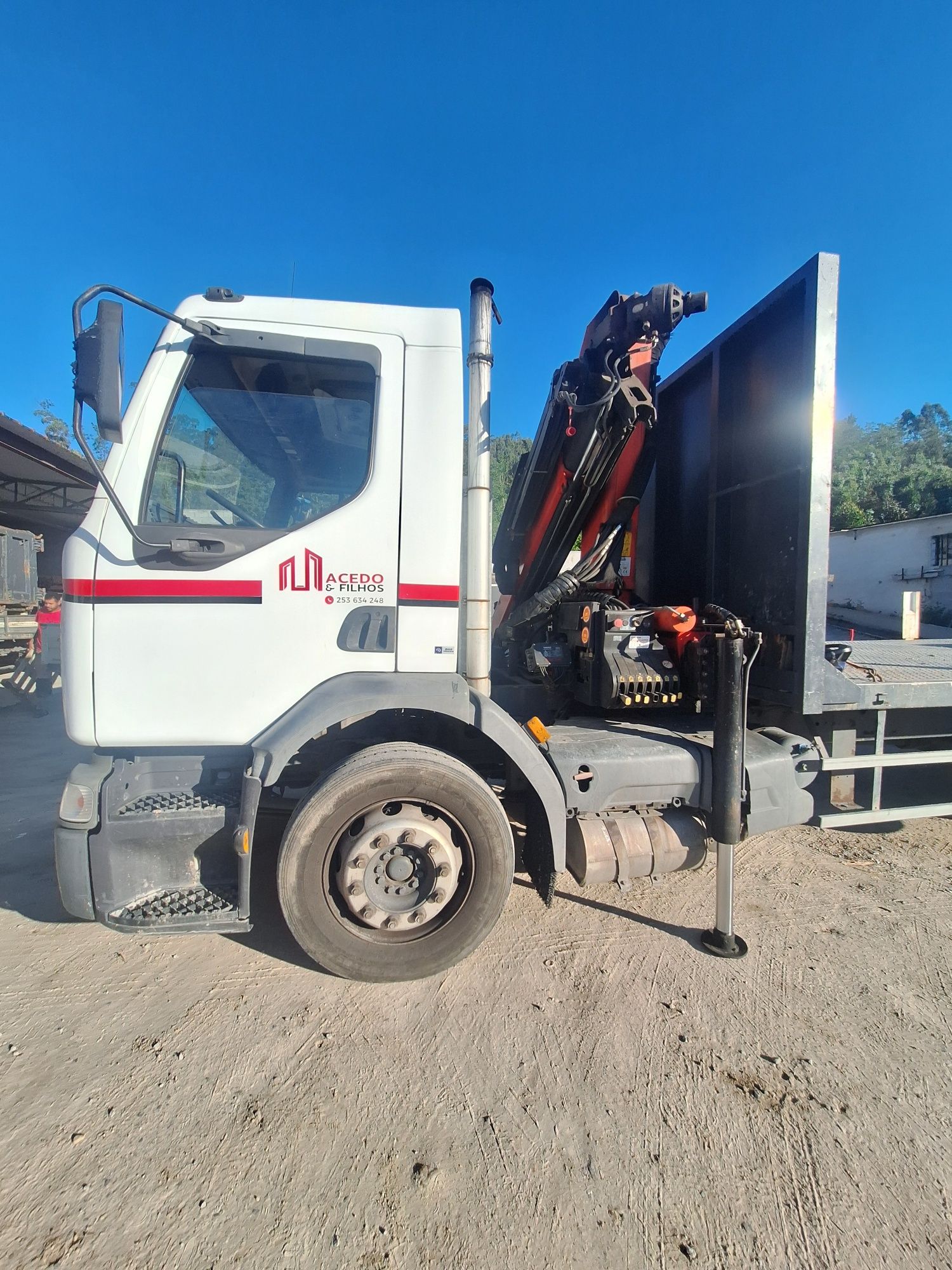 Camiao Renault Premium 200 com grua