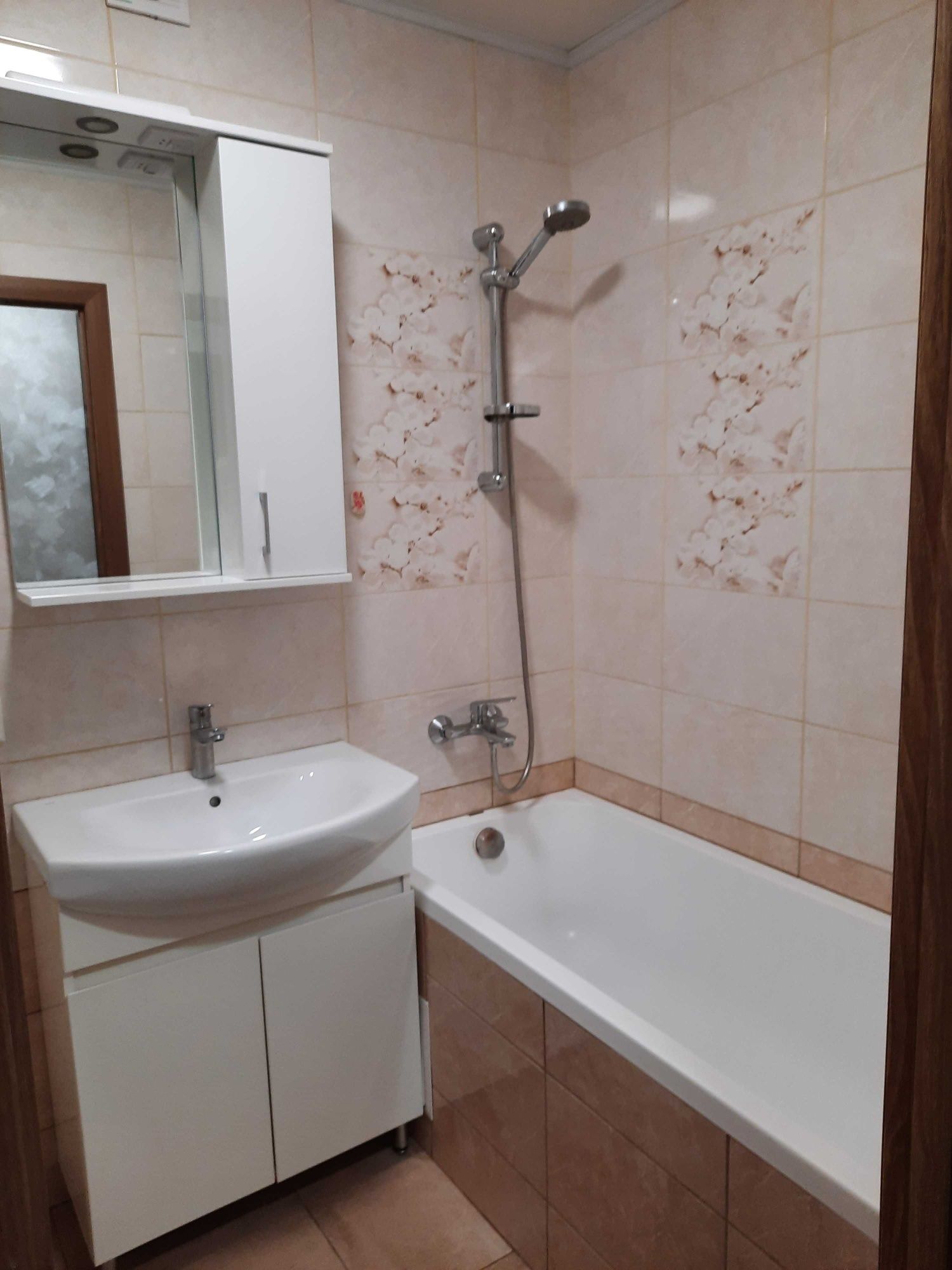Продам 2 комнатную квартиру на Косиора , Петра Калнышевского 37
