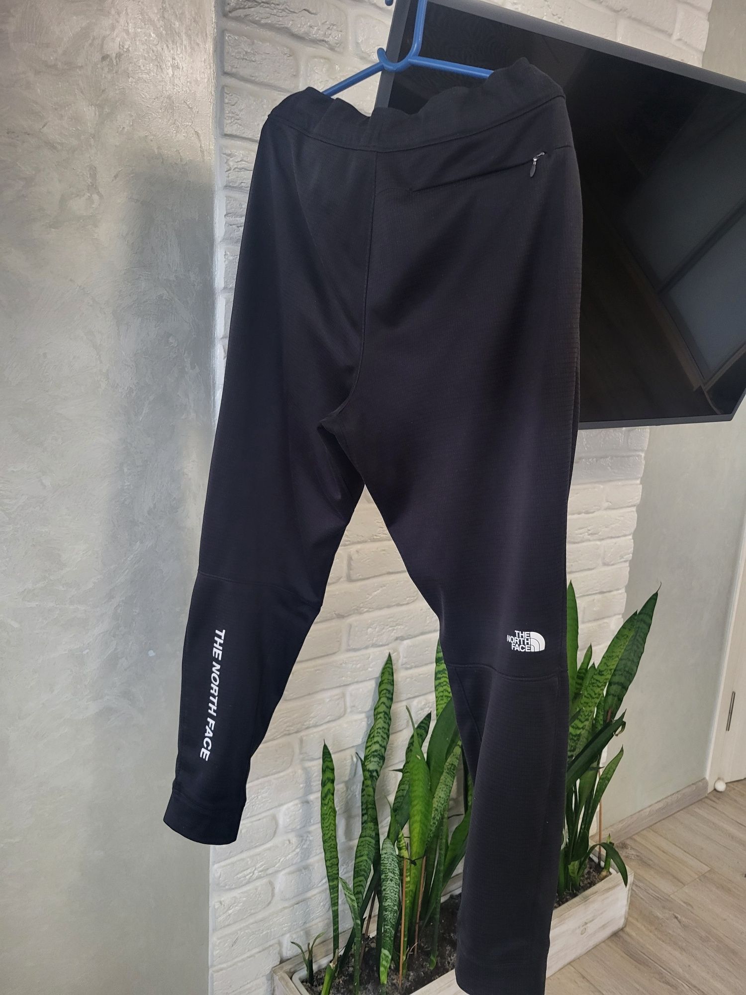 Прдом штани THE north face оригінал.
