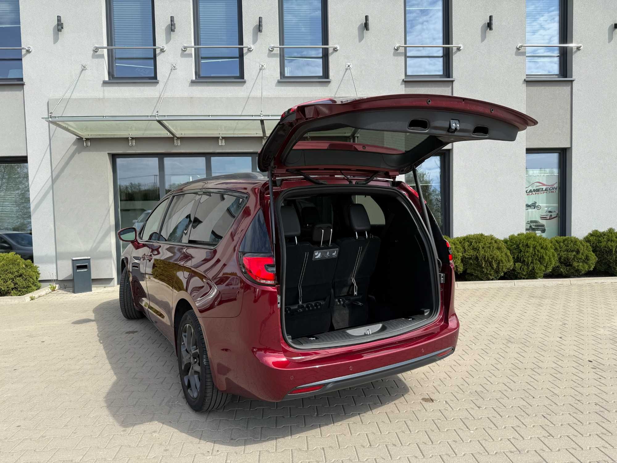 Wynajem Chrysler Pacifica S z gazem 4x4 BUS minivan 7 osobowy