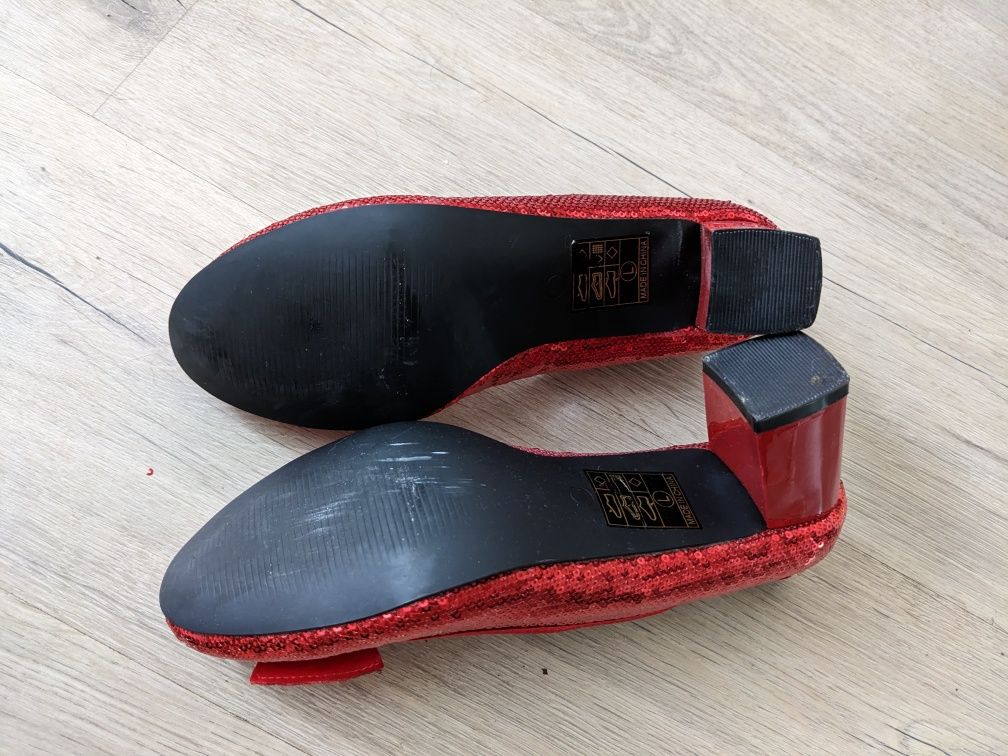 Червоні блискучі туфлі 42