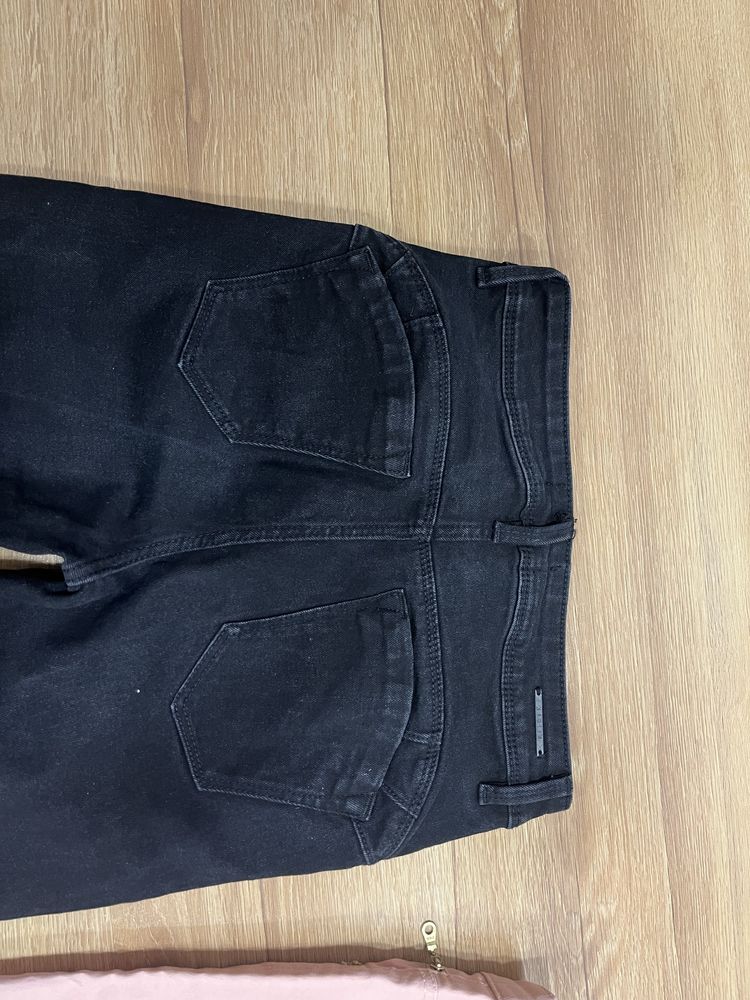 2x spodnie, Mohito pudrowy róż  i H&M czarne. 36