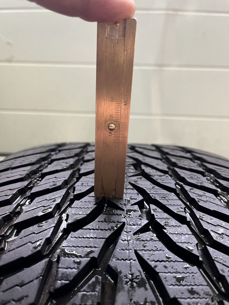 Nokian Tyres Snowproof 1 255/40 R20