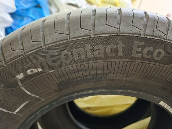 4x Continental VanContact Eco 215/70R15C