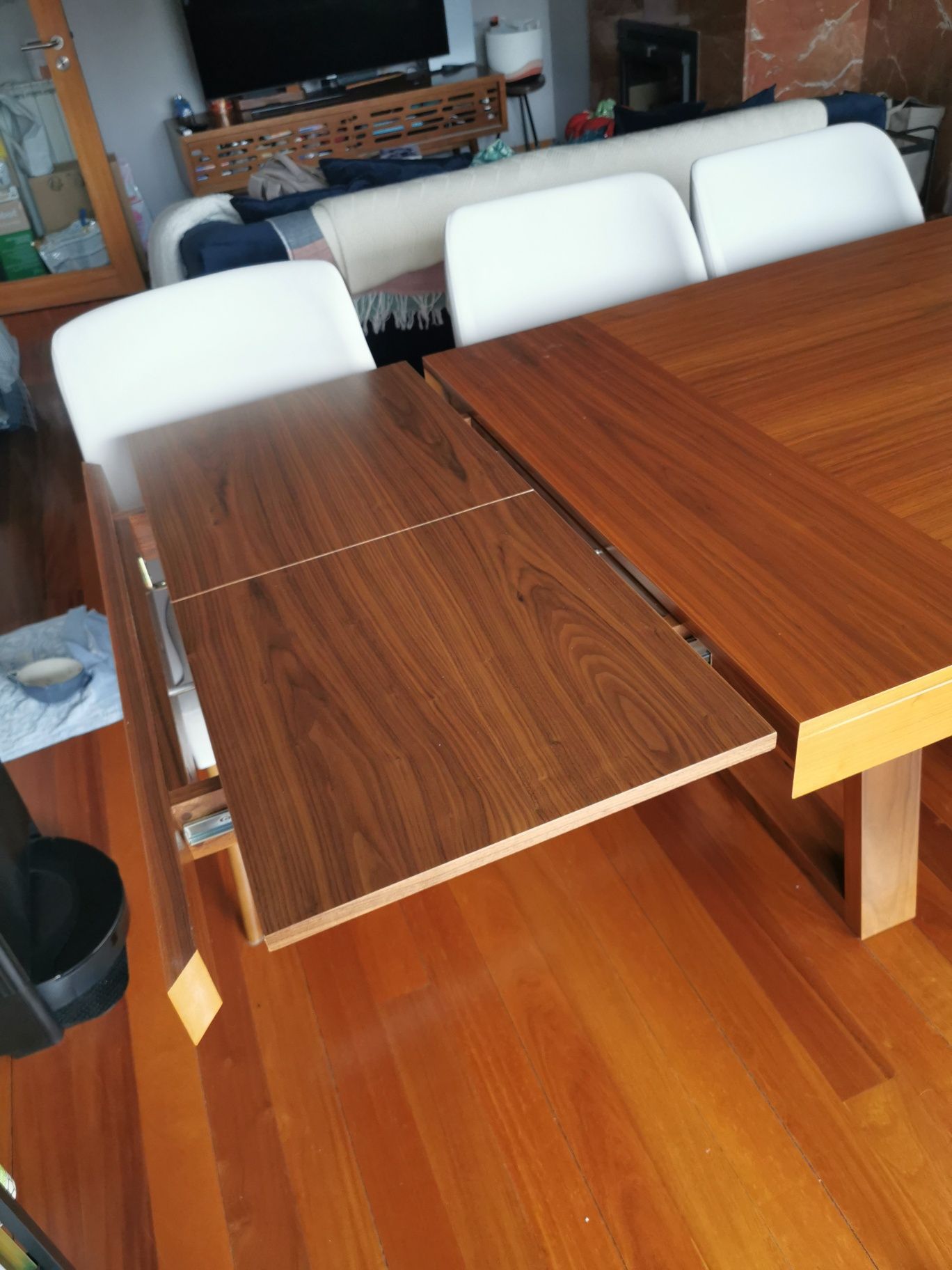 Mesa e cadeiras da sala