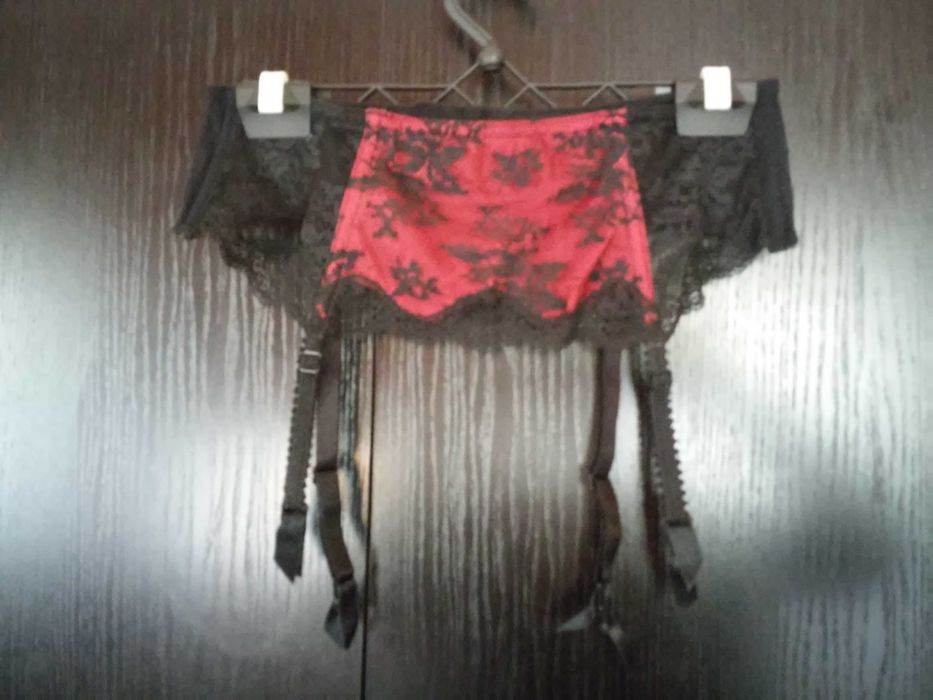 Pas do pończoch czarny, koronka 44/46 Bhs