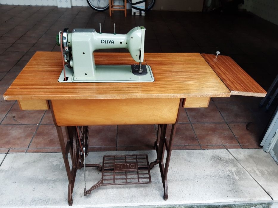 Maquina de Costura Antiga Oliva CL45