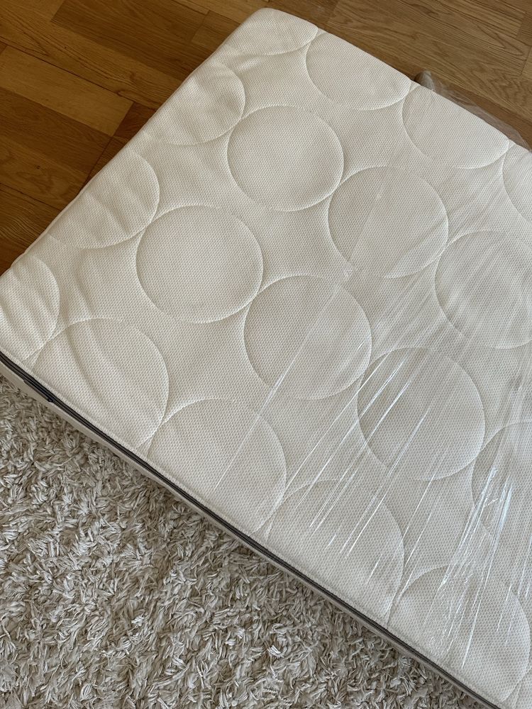 Berço + colchão Ikea