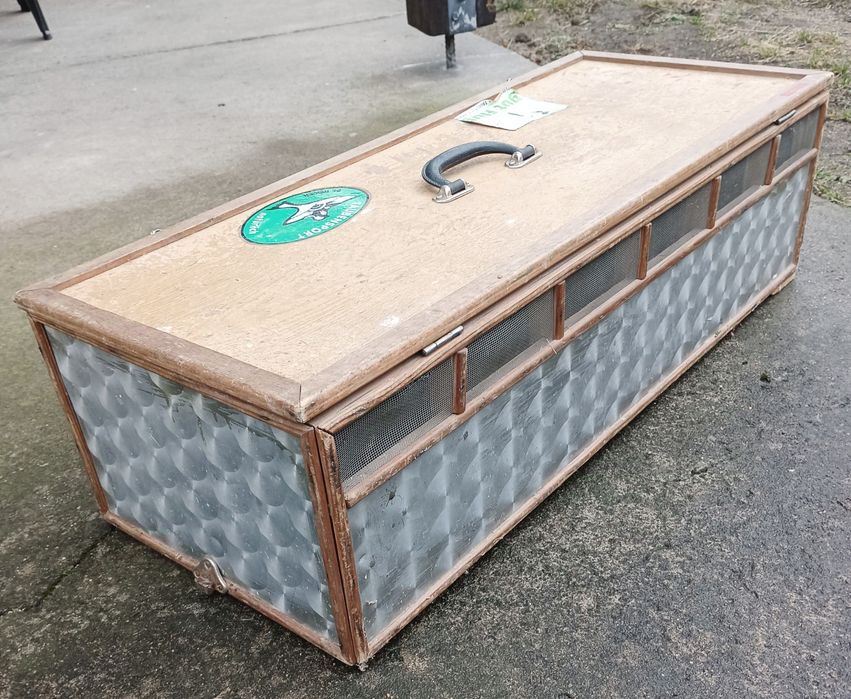 Gołębie pocztowe skrzynka do ich transportu - przedziałki