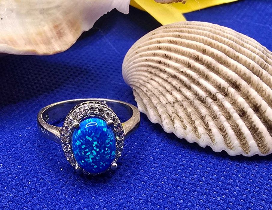 Srebrny Pierścionek Z Niebieskim Opalem Pr.925 3,01 g