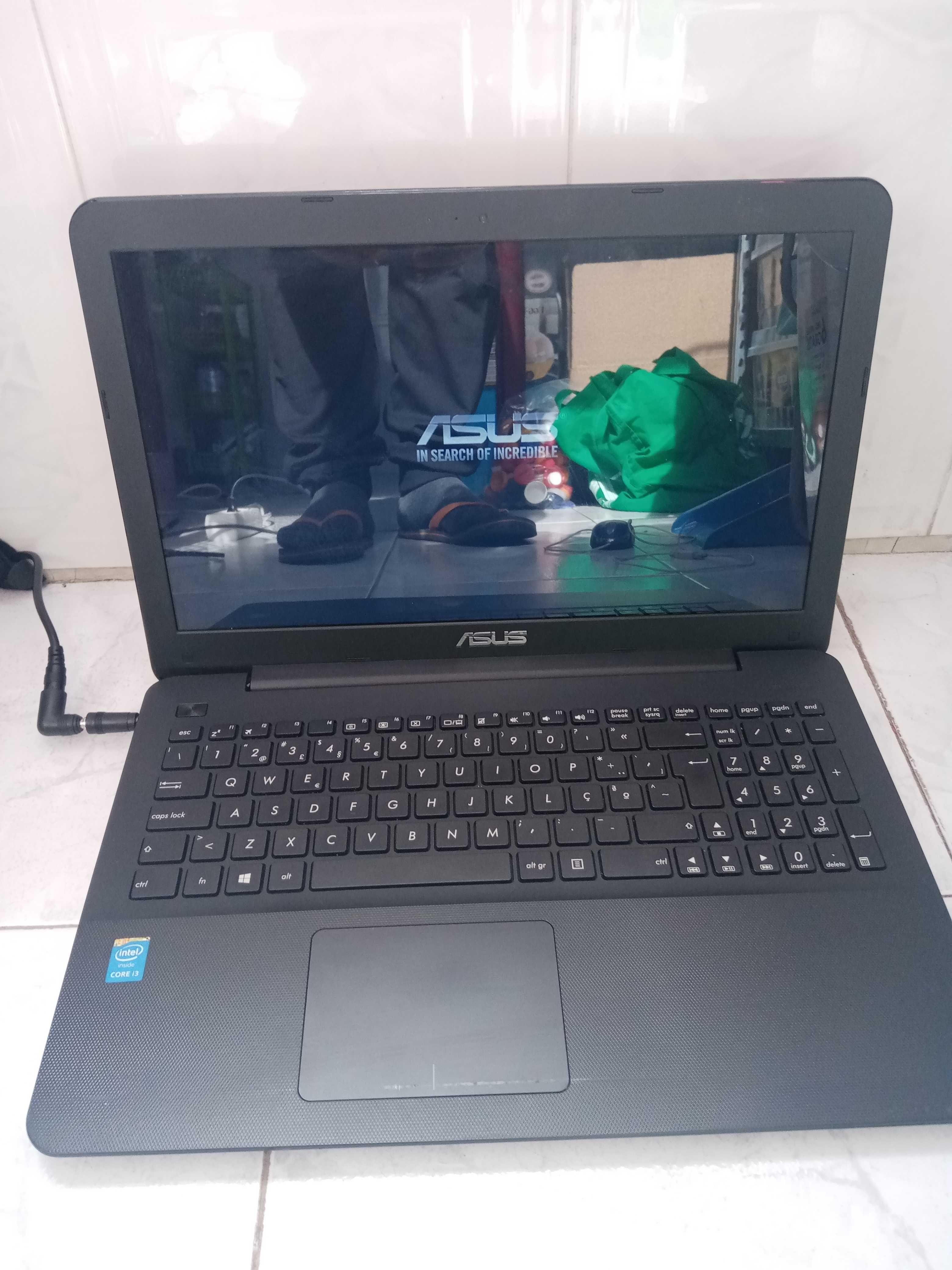 Portátil ASUS i3 Modelo F554L