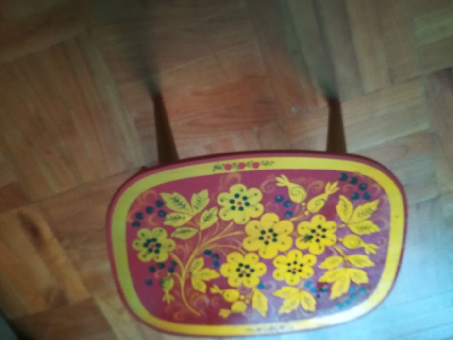 Ręcznie malowany stoleczek