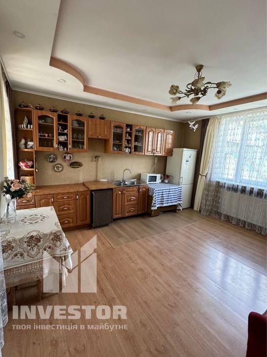 Продається 1/2 будинку в парковій зоні міста