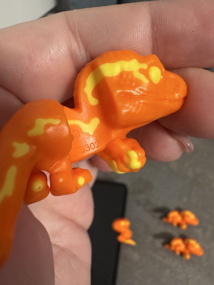 Dinozaur VQ302 Plateosaurus figurka Jurassic World Kinder Joy zabawka