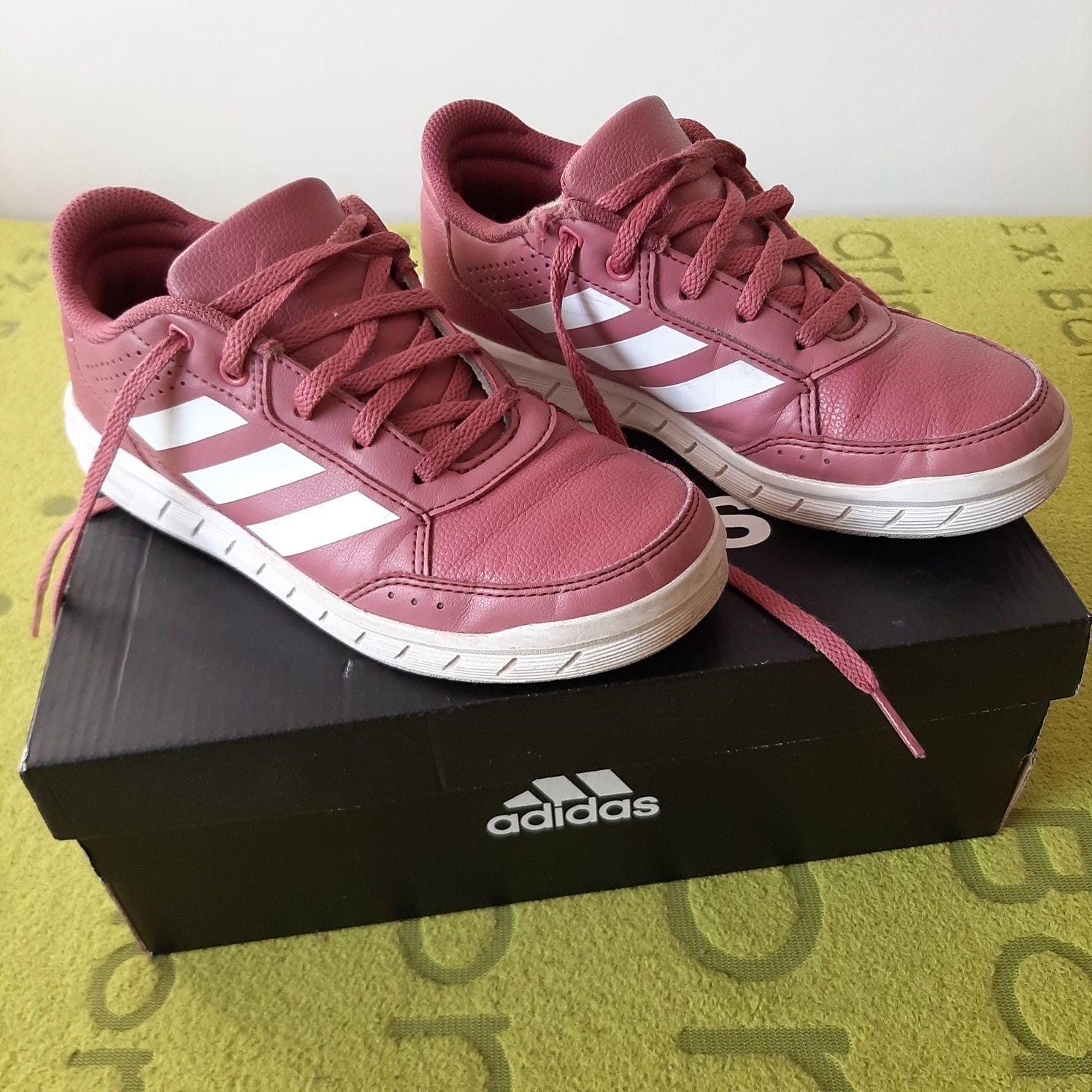 Buty sportowe adidas dla dziewczynki 33