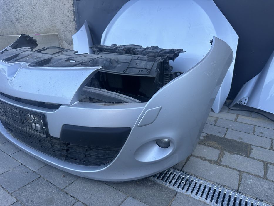 Бампер передний Renault Megan 3
