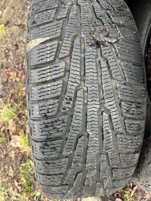 Резина на авто зима  колеса в гарному стані. Одне колесо з латкою