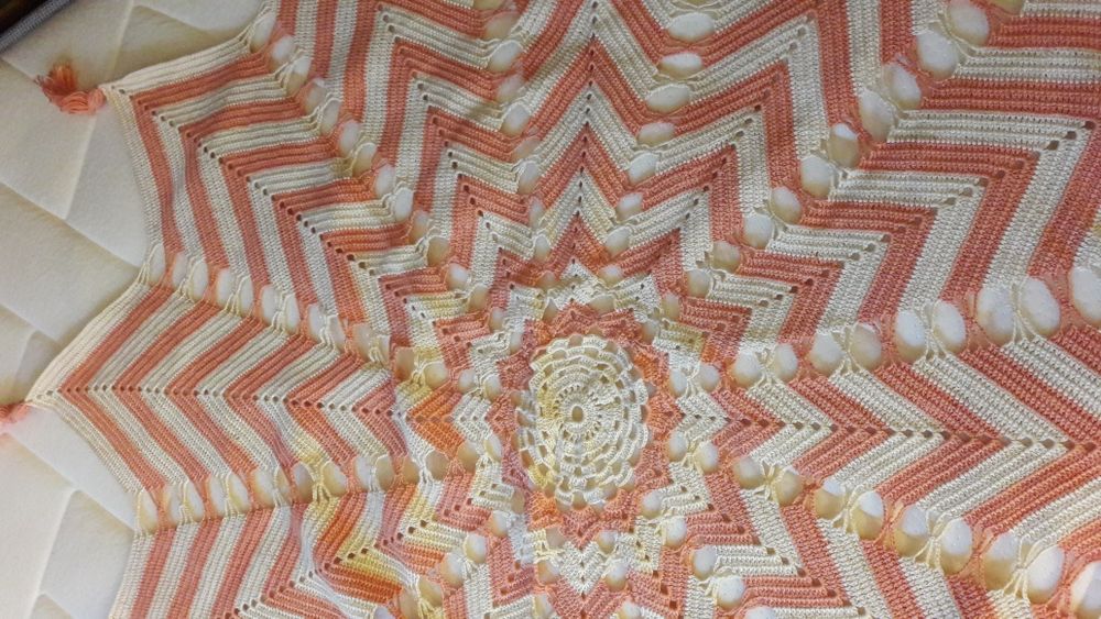 Toalha renda muito bonita. Nova