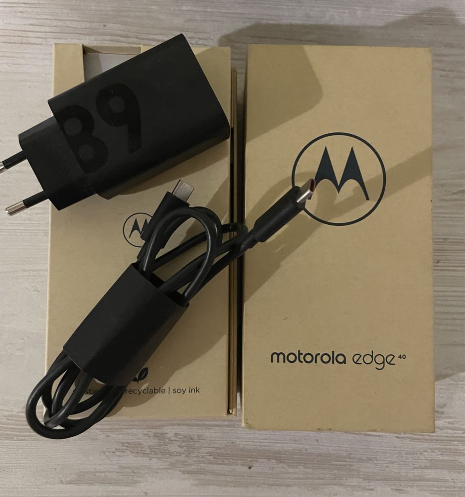 Майже нова Motorola edg40