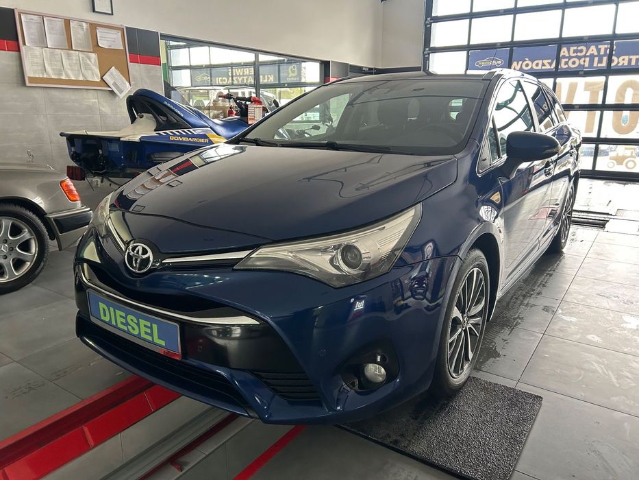Toyota Avensis 2.0tdi 143km / Navi / Klimatronic / Navi / Serwis