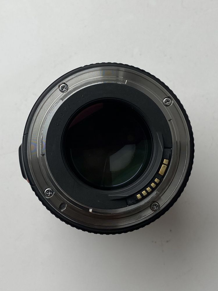 Об'єктив Canon 85mm 1.8