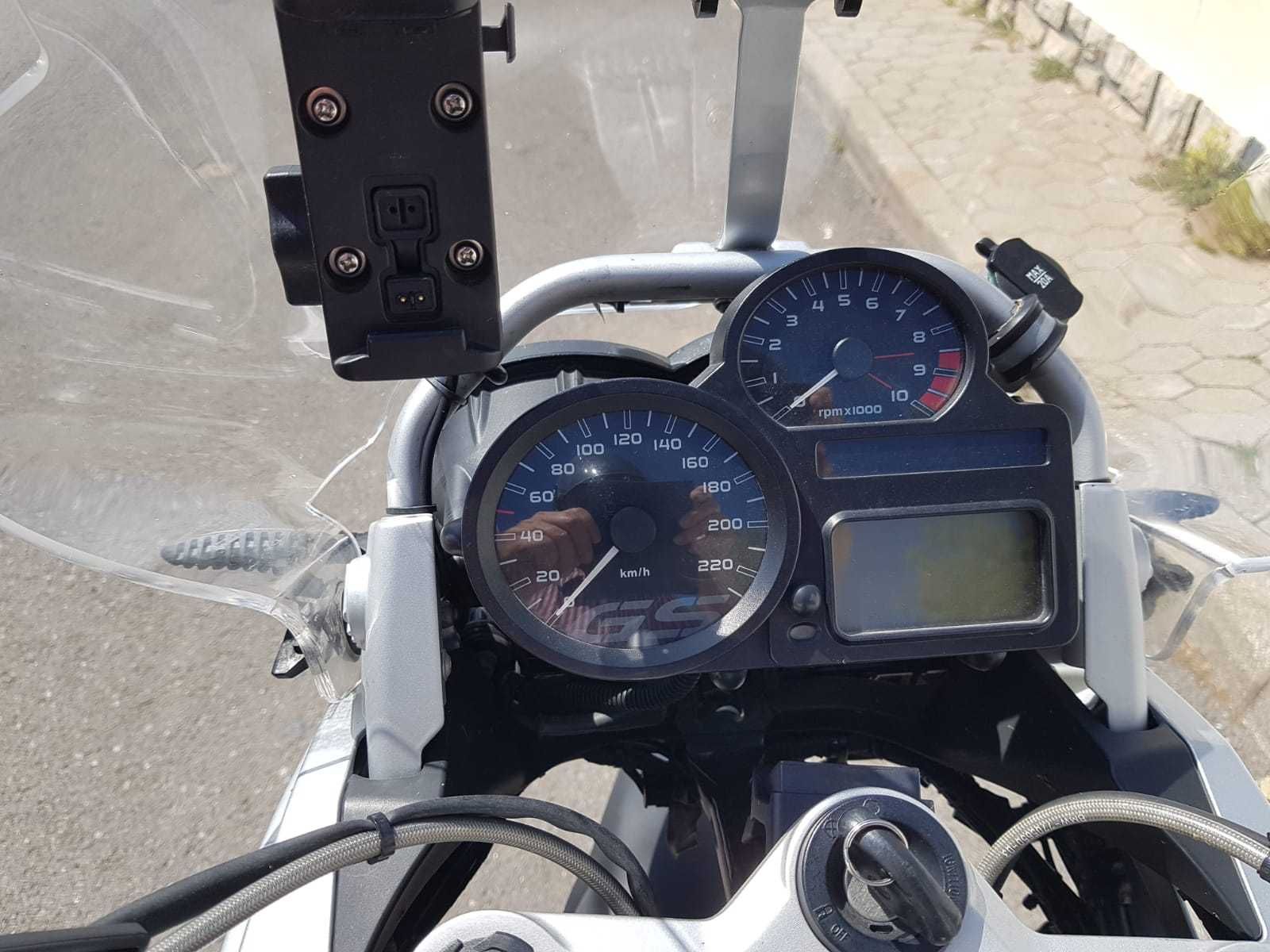 Vendo BMW 1200 GS em muito bom estado. Primeiro proprietário.