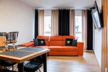 Apartament 2 sypialnie, salon z aneksem. 2 łazienki, parking, 6 osób.