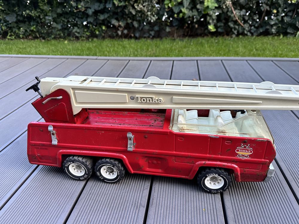 Vintage 1970s Tonka Metal Firetruck Ladder truck